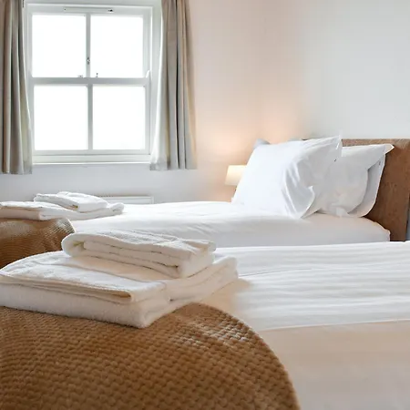 Paddock House 펜션 미들햄